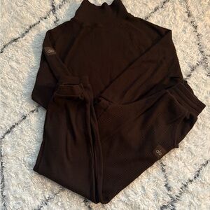 ALO Yoga weekend waffle set expresso color- top Small - joggers - XXS